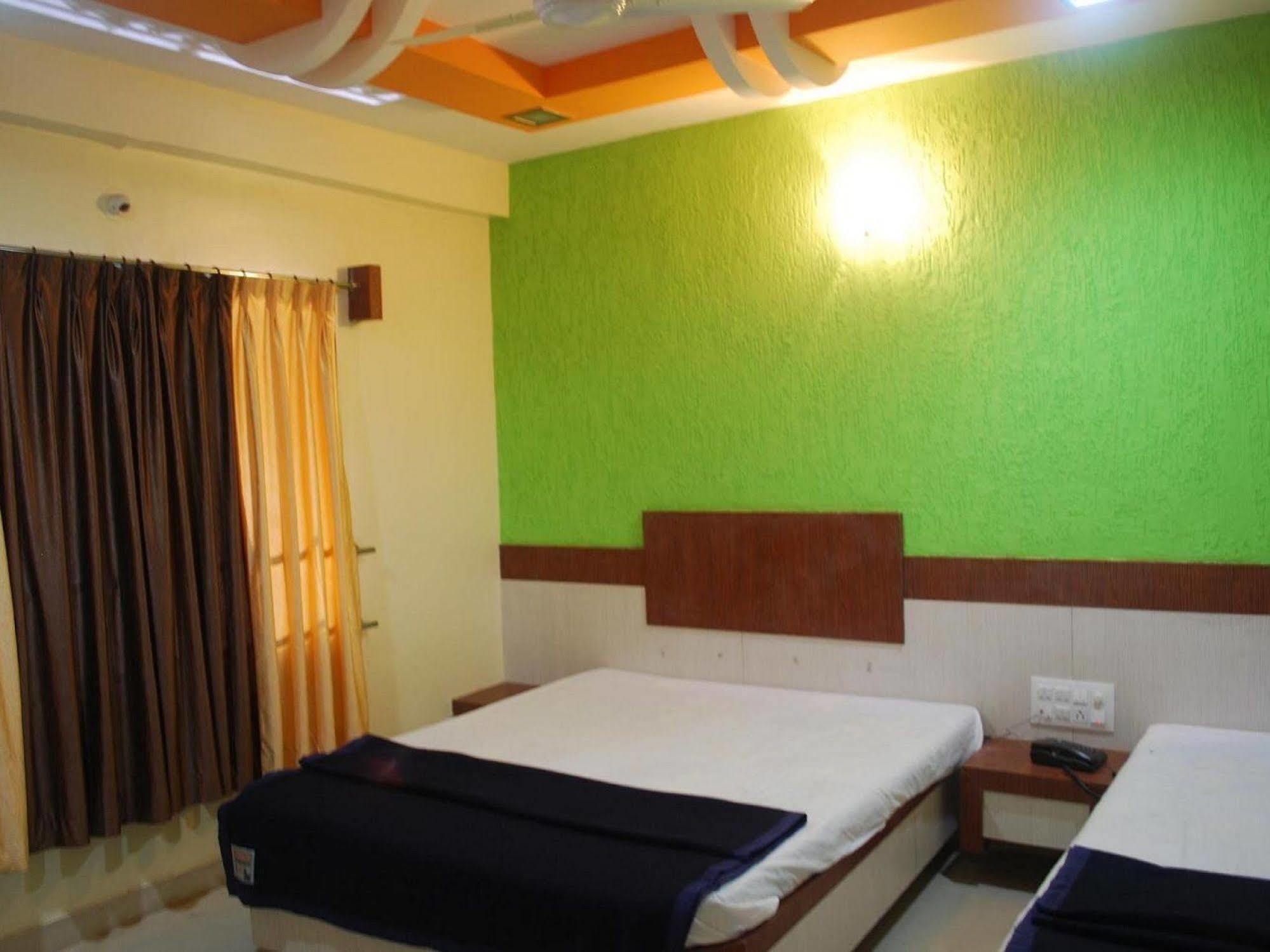 Hotel Disha Palace Shirdi Εξωτερικό φωτογραφία