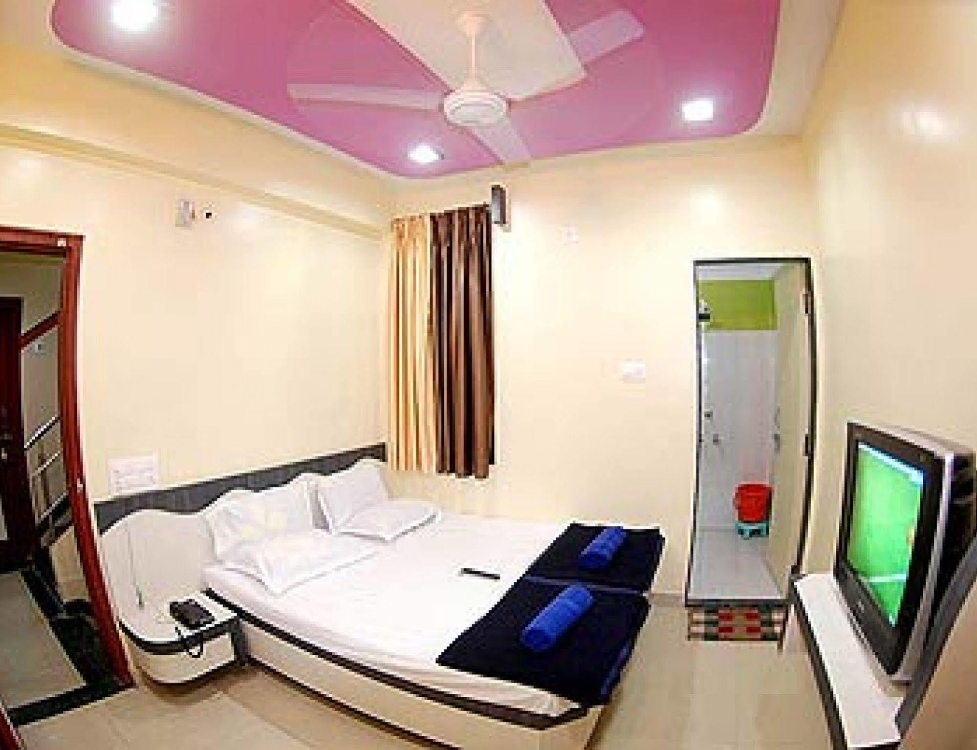 Hotel Disha Palace Shirdi Εξωτερικό φωτογραφία
