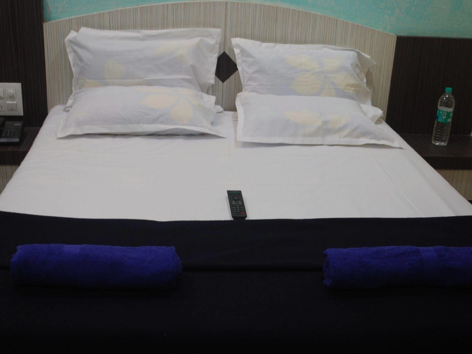 Hotel Disha Palace Shirdi Εξωτερικό φωτογραφία
