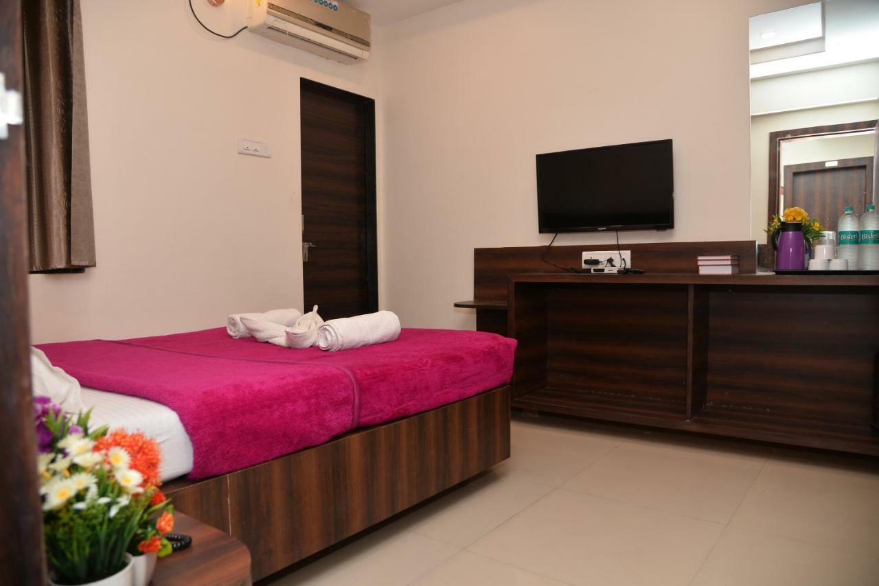 Hotel Disha Palace Shirdi Εξωτερικό φωτογραφία